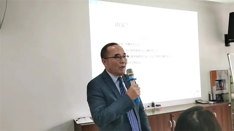 鉑金裝飾董事長(zhǎng)林緒福先生致辭 鉑金裝飾董事長(zhǎng)林緒福先生致辭