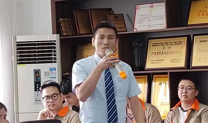 鉑金裝飾副總經(jīng)理陳俊先生致辭 鉑金裝飾副總經(jīng)理陳俊先生致辭