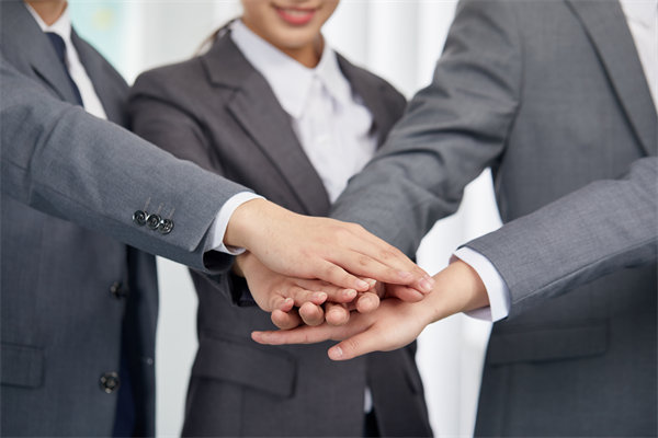 激勵(lì)與約束的協(xié)同效應(yīng):人力資源管理的新趨勢 激勵(lì)與約束的協(xié)同效應(yīng):人力資源管理的新趨勢