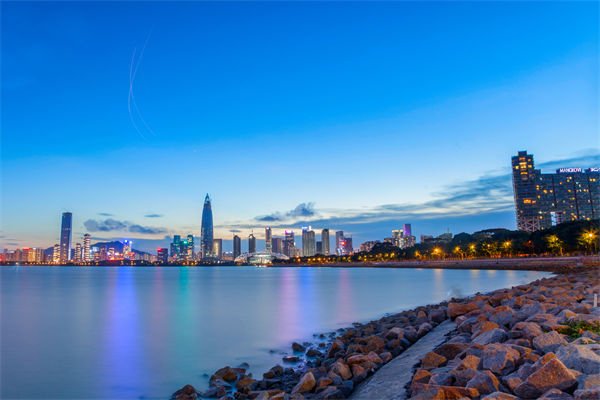 深圳戰(zhàn)略咨詢公司如何幫助企業(yè)制定長(zhǎng)遠(yuǎn)發(fā)展藍(lán)圖？